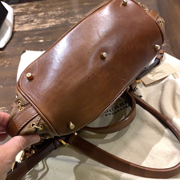 Burberry Lowry Stitch Handbag Tote🤎 - Picture 4 of 14